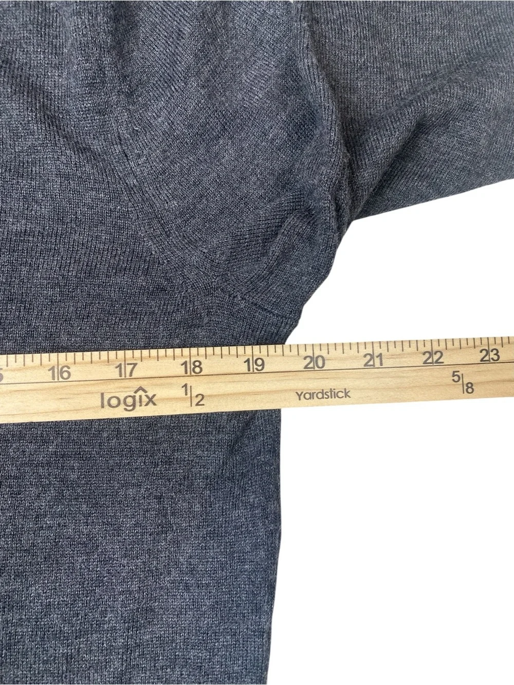 Banana Republic 100% Merino Wool V-Neck Sweater Men’s S Charcoal Gray